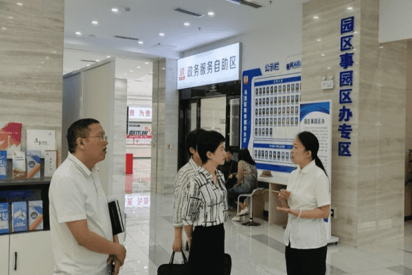 市政务服务中心主任况怡兰到乌当区政务服务中心实地调研园区事园区办工作