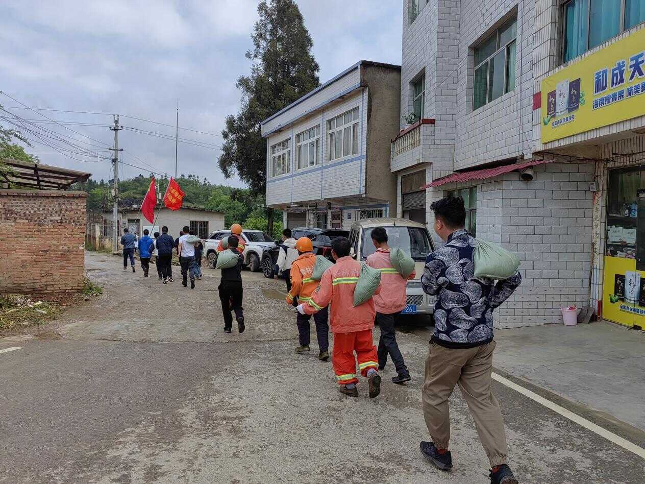 新场镇开展防汛抗旱应急演练 筑牢群众安全防线