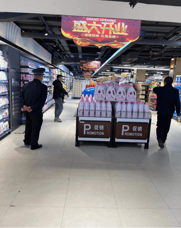 关于查找白云区温州城C栋负一层（停车场）处疑似违法建筑建设当事人的公告