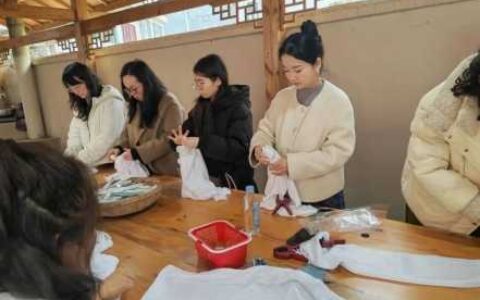 巧手扎染绽芳华 非遗赋能庆“三八