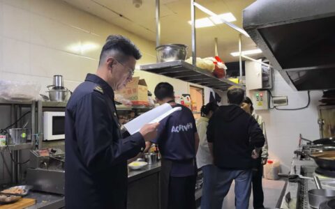 贵阳市生态环境局观山湖分局 开展餐饮油烟污染夜查专项行动