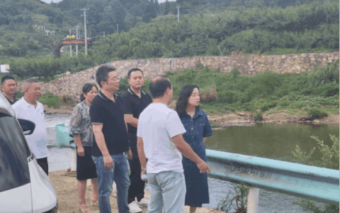 观山湖区赵砚飞常务副区长带队到麦架河观山湖区段开展河长巡查工作