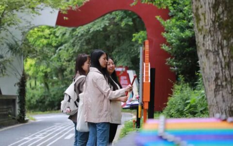叮咚！《人民日报》“拍了拍”观山湖~