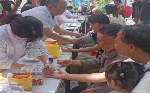 暖心！这里的居民收到“健康礼包”