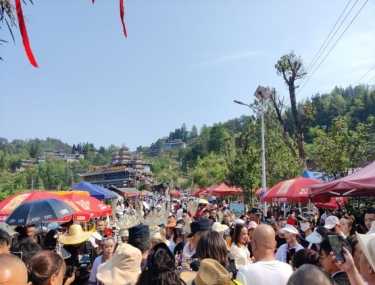 再现“人从众” 翁井“三月三”累计迎客突破4万人次