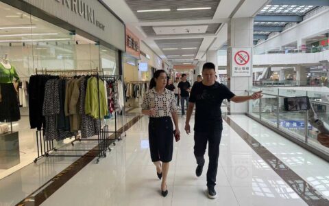 凝聚力量共谋发展 —— 区商贸物流集聚服务中心何静主任走访商户