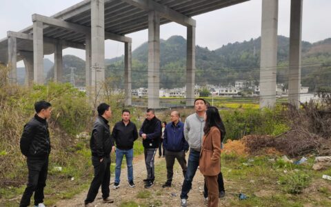 观山湖区区委常委、区人民政府副区长赵砚飞调研朱昌镇地质灾害隐患点