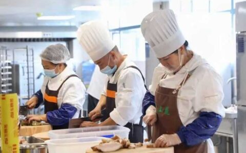 员工福利升级！观山湖区智能网联汽车产业园金观食堂开门迎客！