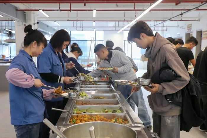 微信图片_20241022100107.jpg 员工福利升级!观山湖区智能网联汽车产业园金观食堂开门迎客!
