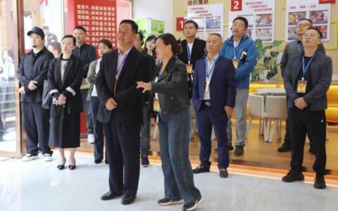 观山湖区政协主席会议视察基层协商助力商圈商业经济高质量发展情况