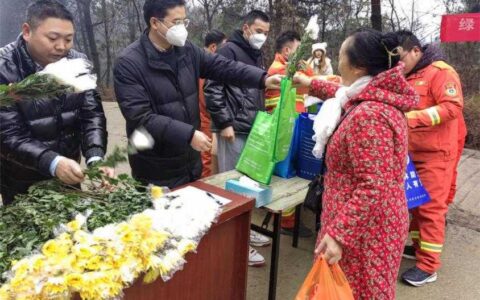 贵阳市林业局林火防控中心副主任杨超带队到观山湖区开展春节期间森林防火宣传活动