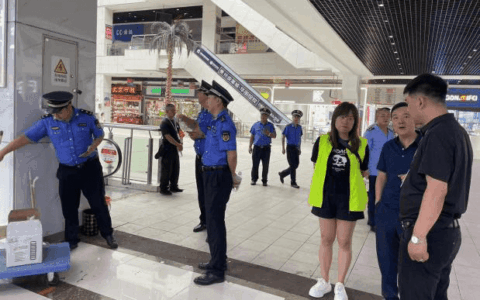党员引领   文明先行  ——区商贸物流集聚服务中心开展全国文明城市巩固提升暨 8月主题党日活动