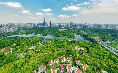观山湖区：青山绿水相伴 滨湖花城灿烂