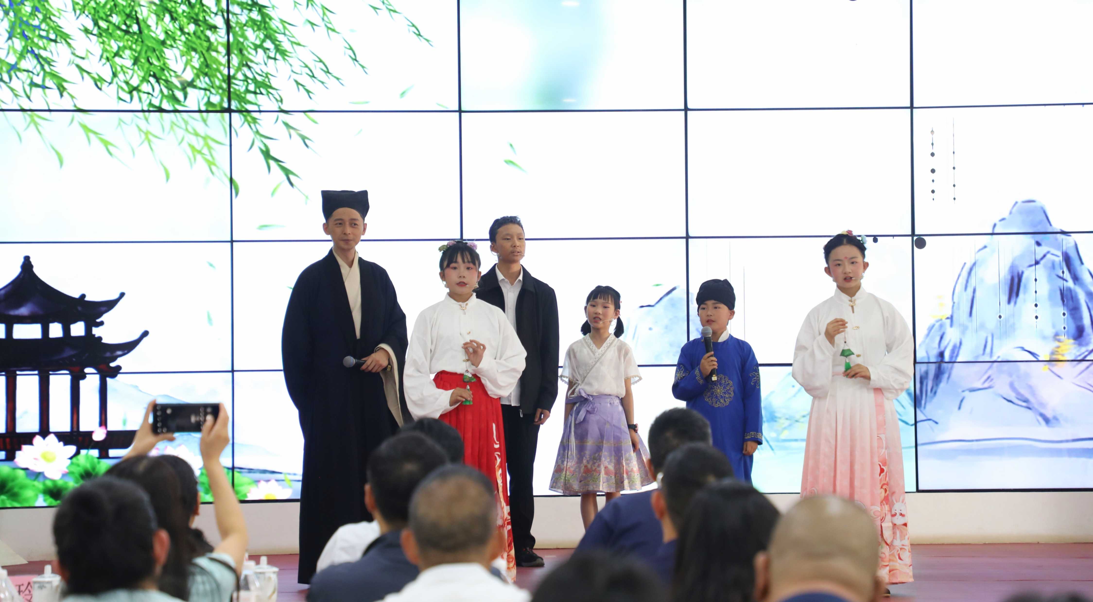 观山湖区政协开展“书香政协”之世纪城街道端午读书分享会