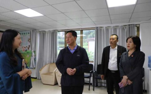 观山湖区政协到世纪城街道景怡苑社区开展委员进社区活动