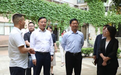 石邦林赴观山湖区调研基层党建工作暨开展委员进社区活动