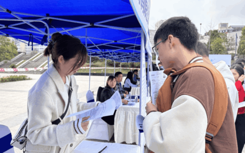 观山湖区：线上线下齐发力 打好服务就业“组合拳”