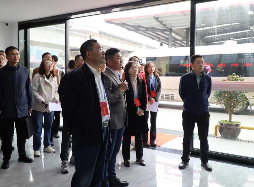 观山湖区人大常委会视察全区物流体系建设情况