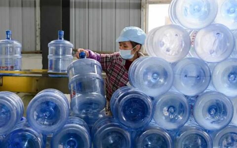 开局之年看春天│观山湖区百花湖镇：山泉水厂生产忙 工人“薪水”蹭蹭涨