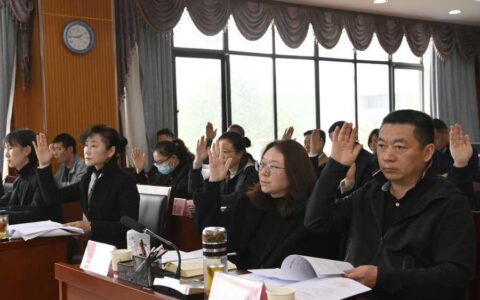 观山湖区人大常委会召开会议 传达学习全国两会精神 补选一名市人大代表