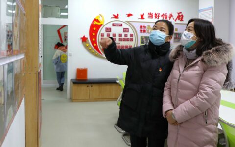 观山湖区开展春节慰问活动 为各级道德模范、文明家庭及志愿者送去新春祝福