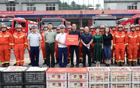 邱斌走访慰问现役军人家属代表、退役军人代表及消防、武警部队