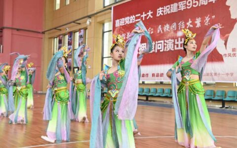 观山湖区这场演出把民族团结与爱国主义教育搬进军营