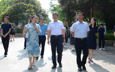 云岩区政协到观山湖区考察学习基层协商民主工作