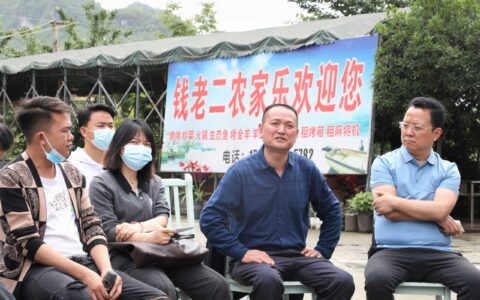 观山湖区政协赴百花湖镇开展市、区政协委员见面会