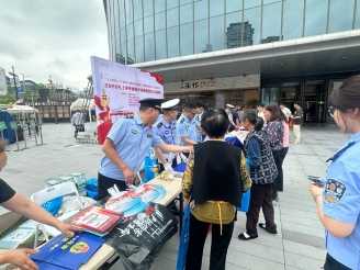 清镇市交通运输局开展“安全生产月”宣传活动
