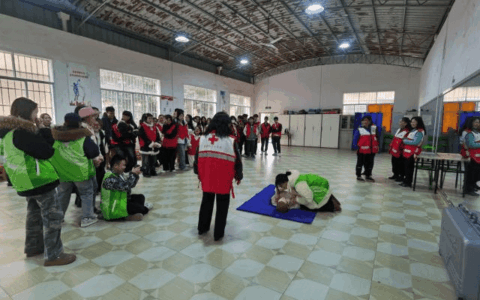 清镇市青龙山街道地勘社区开展急救知识培训活动