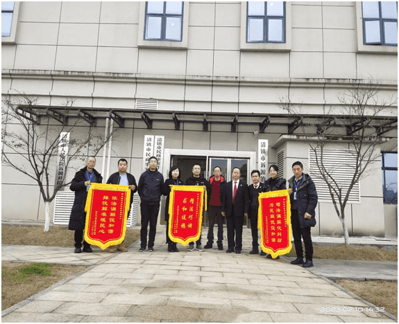 诉前调解显效率 为当事人省“费”减“累”获锦旗