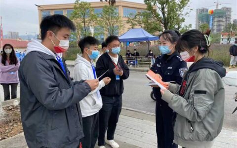 清镇市公安局户籍新政宣传忙