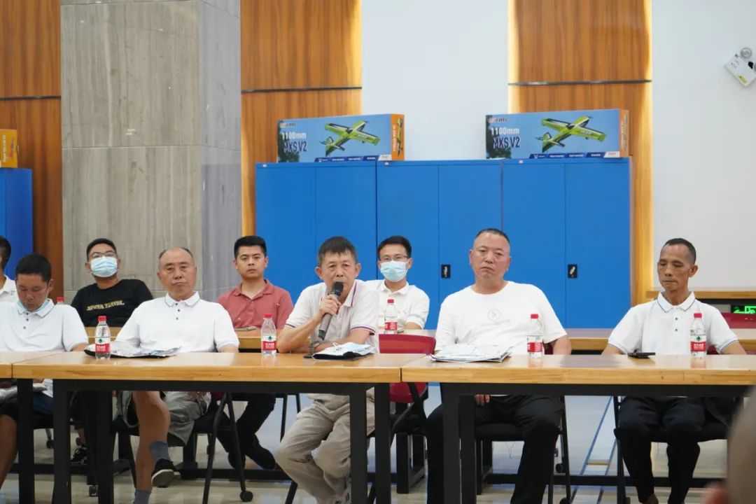 清镇市组织召开“八一”退役军人座谈会
