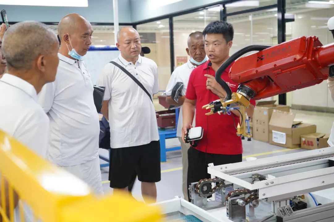 清镇市组织召开“八一”退役军人座谈会