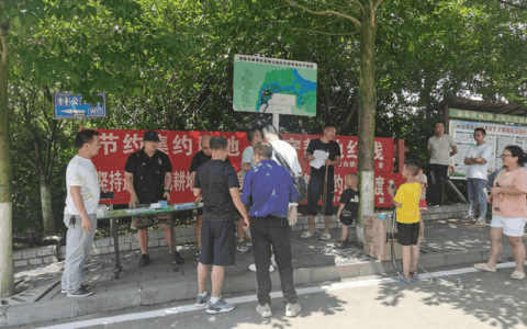 市自然资源局组织开展第32个全国土地日主题宣传活动