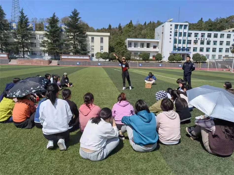 微信图片_20220309143847.jpg 【致敬了不起的她】铿锵玫瑰竞展芳华