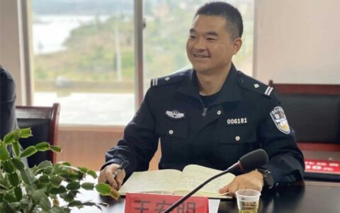 清镇市公安局重阳前夕开展系列慰问活动