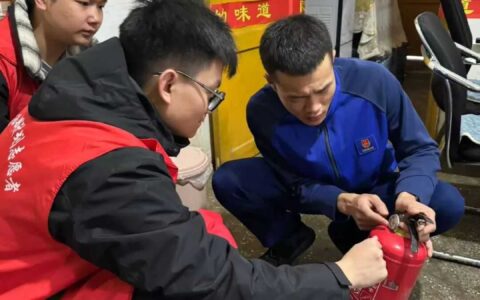 麦格乡“志愿红”携手“火焰蓝”筑牢商铺消防安全屏障
