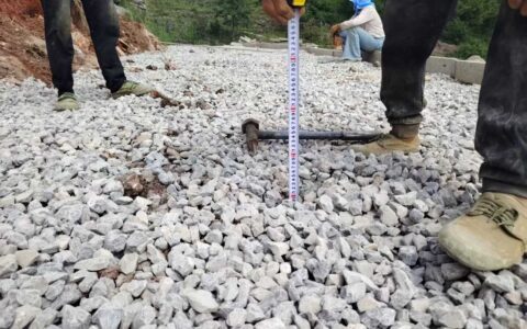 王庄乡洛阳村：1.3公里产业路硬化开工 铺就乡村振兴“快车道”