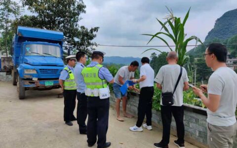 清镇市开展变型拖拉机执法行动  5台变型拖拉机涉嫌假牌假证被限制上路