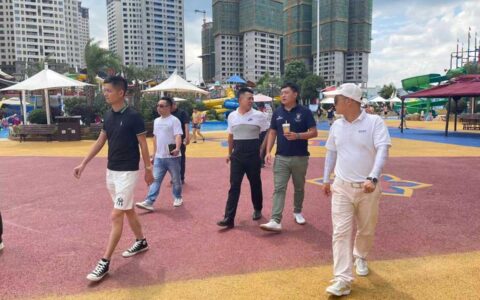 文旅局局长张星杰、文化旅游科、文化馆陪同江苏客商到四季贵州考察