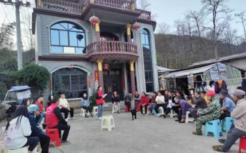 清镇市王庄乡小坡村：坝坝会上听民声 干群齐心促振兴