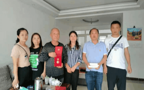 清镇市文体广电旅游局颁发  “光荣在党50年”纪念章