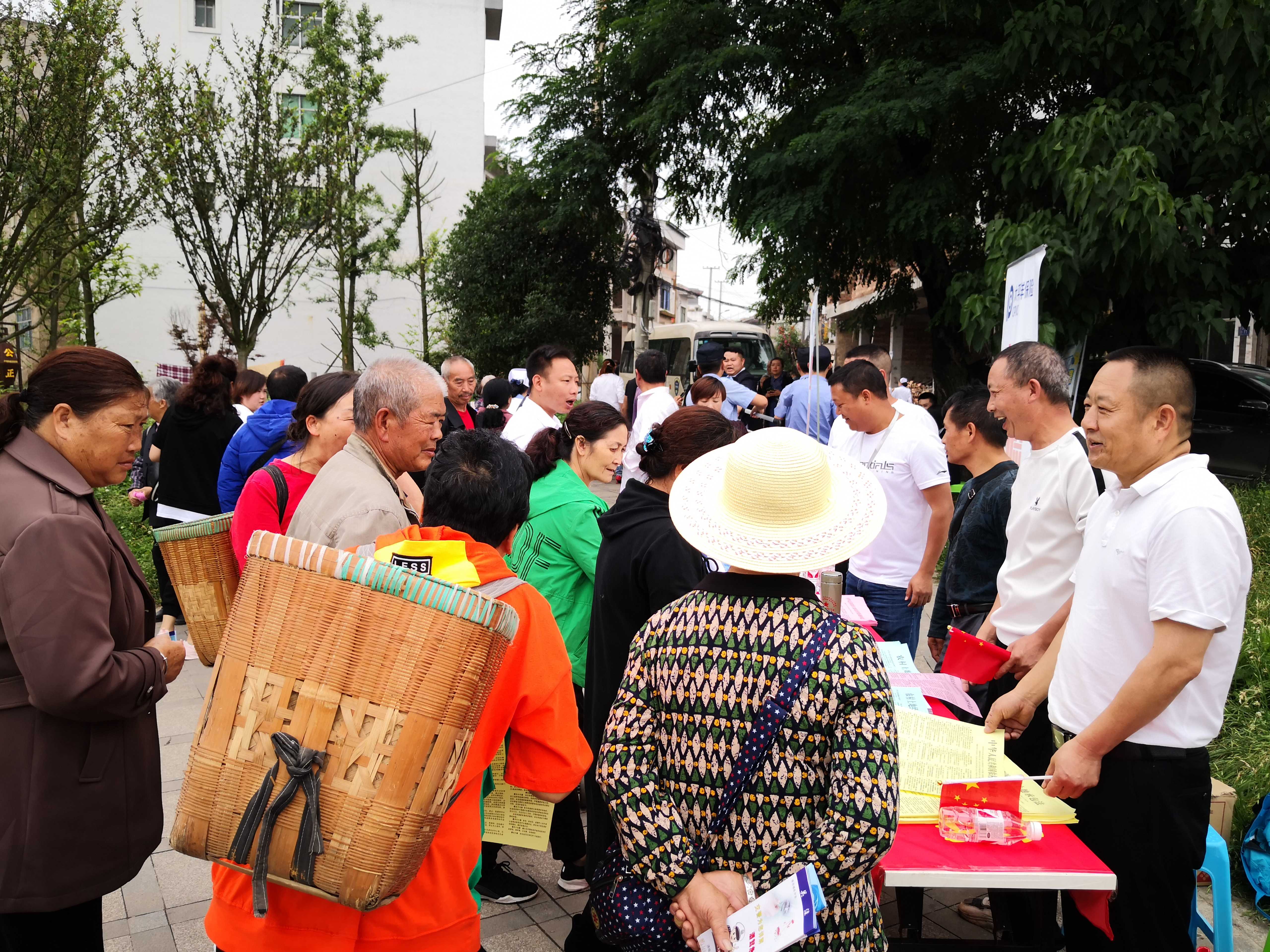 U020210603370130417368.jpg “学党史、办实事” 市农业农村局携手保险公司深入乡镇开展农业政策及农业保险宣传活动