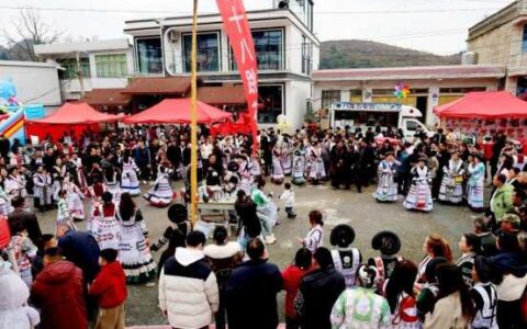 清镇流长：苗乡跳花迎客来