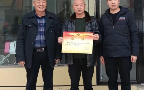 清镇市麦格乡为“四有”优秀士兵家庭送喜报