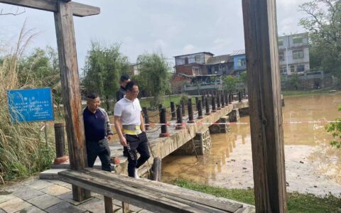 风雨过后共上阵，干群齐心保畅通——物流新城扎实开展防汛排险、雨后清淤志愿服务活动