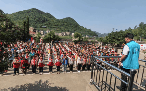 清镇市暗流镇：童心同向抓“五治”