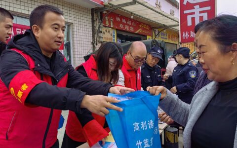 清镇市新店镇：部门联动开展“宪法宣传周”宣传活动